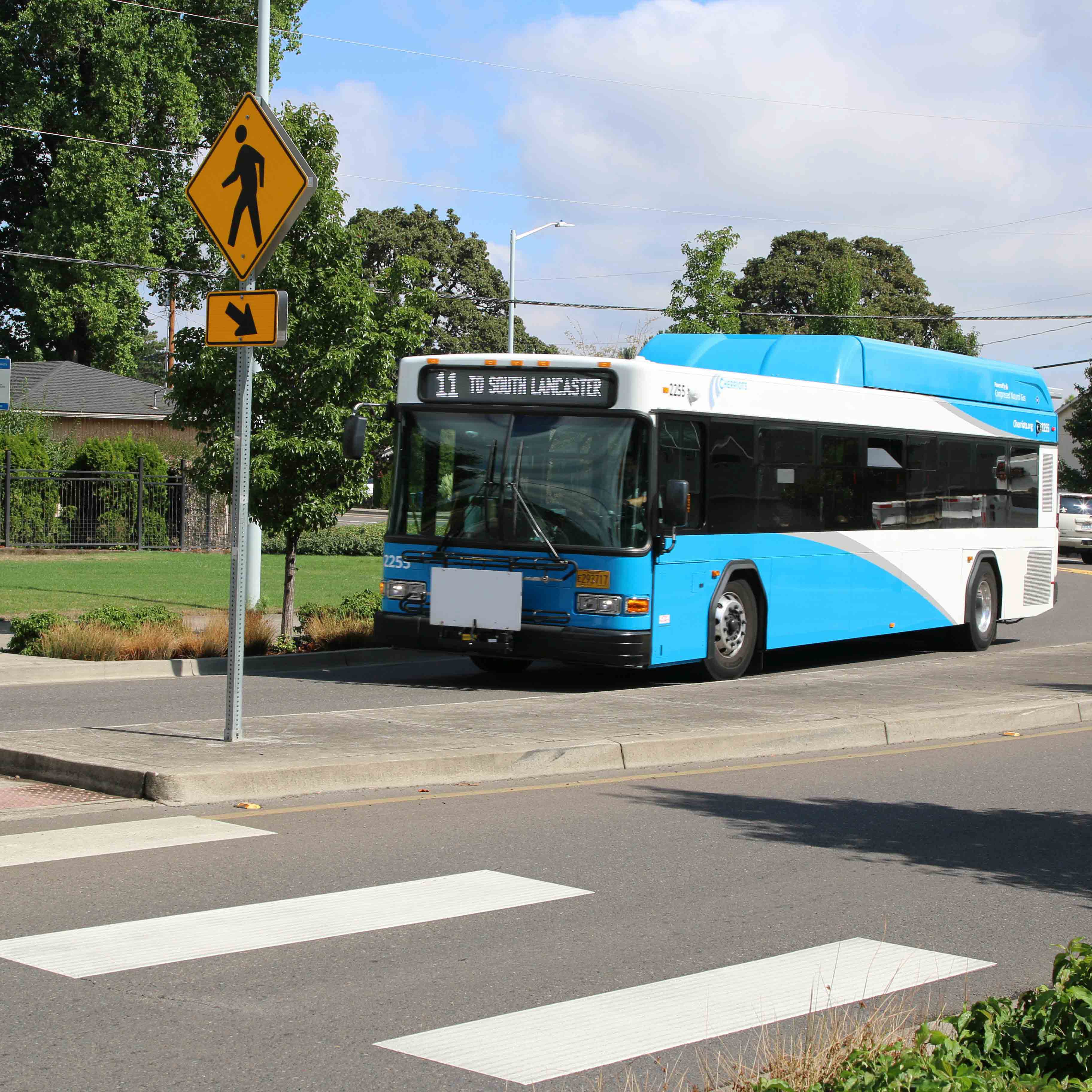 Cherriots Route 11 on Chemawa Rd in Keizer